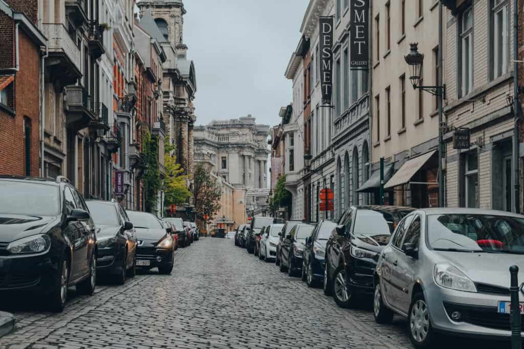 Brussels narrow street parking
